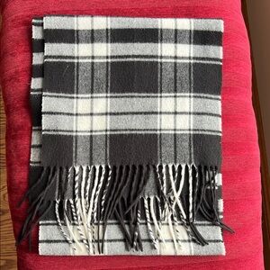 Extremely soft scarf!